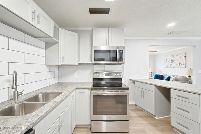 5032 FOXBORO Road, Jacksonville, FL 32208
