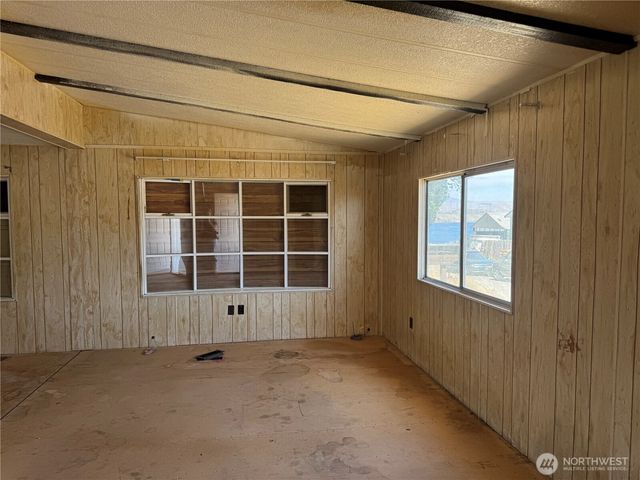 125 3rd Street, Electric City, WA 99123