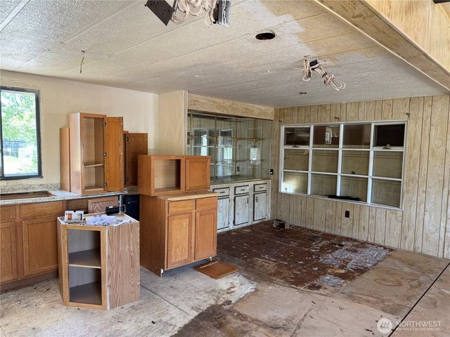 125 3rd Street, Electric City, WA 99123