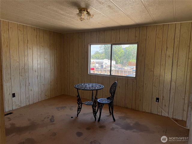 125 3rd Street, Electric City, WA 99123