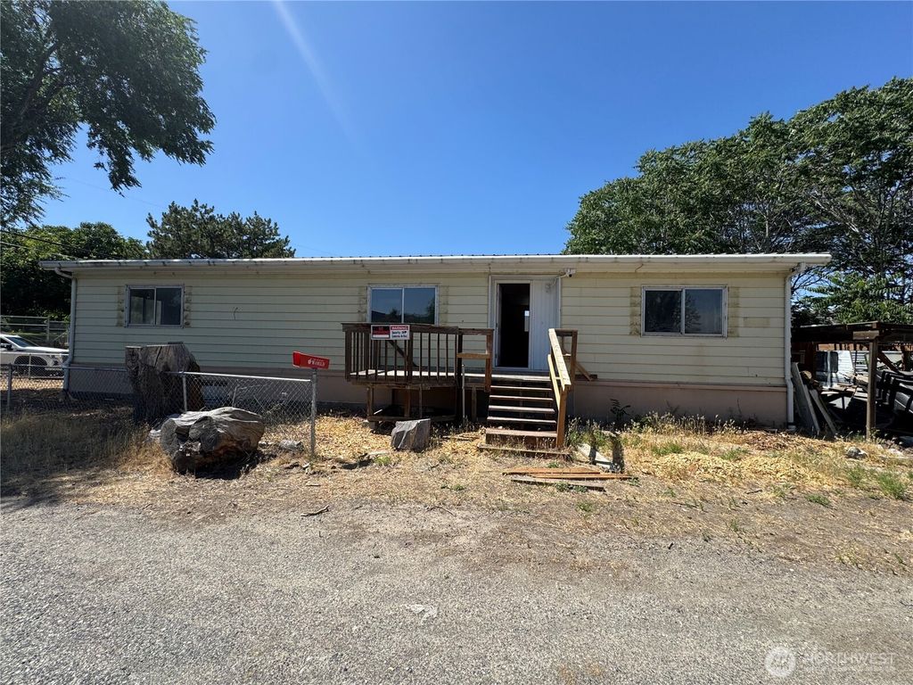 125 3rd Street, Electric City, WA 99123