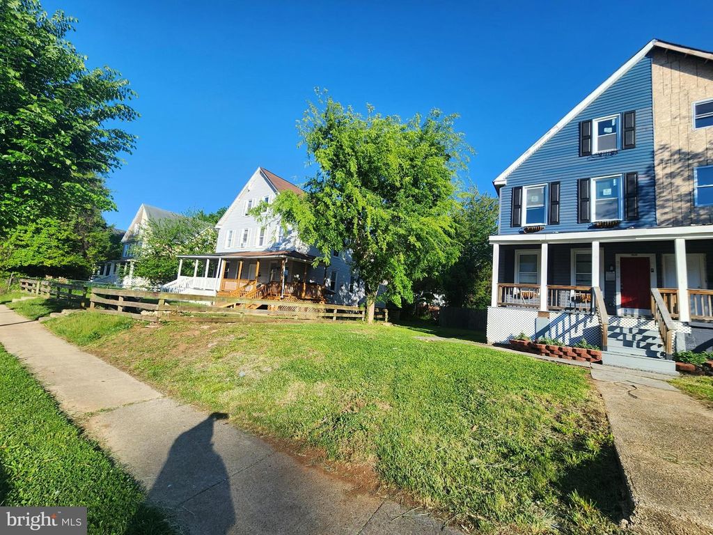 Image 2 of property listing at 3516 HAYWARD AVE, Baltimore, MD 21215