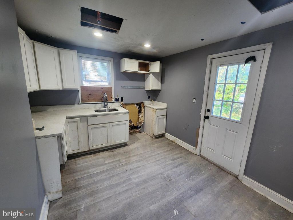 Image 8 of property listing at 3516 HAYWARD AVE, Baltimore, MD 21215