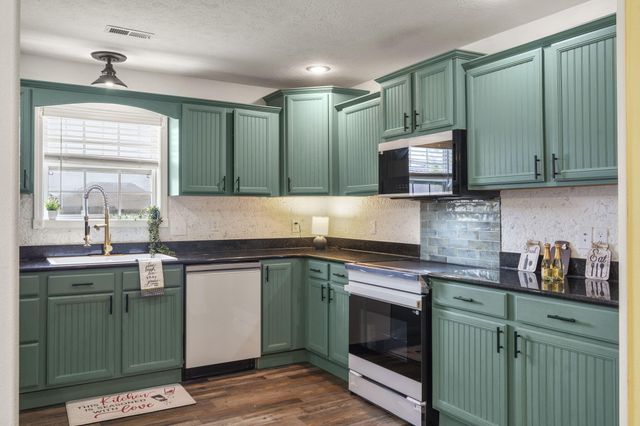 835 E Country Ridge Street, Nixa, MO 65714