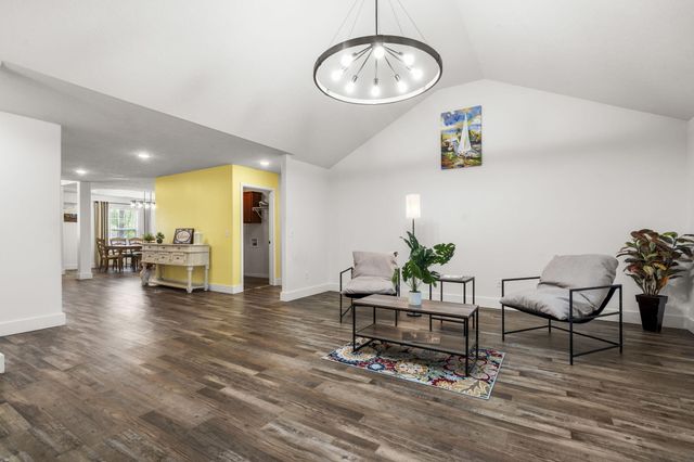 835 E Country Ridge Street, Nixa, MO 65714