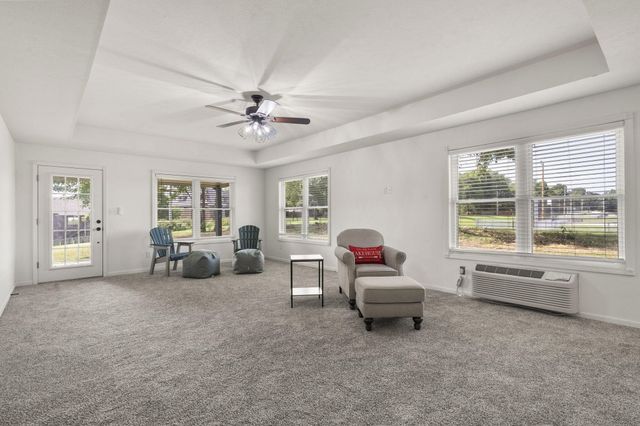 835 E Country Ridge Street, Nixa, MO 65714