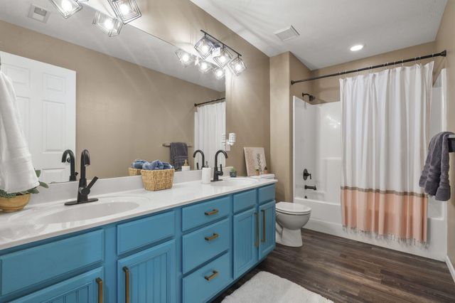 835 E Country Ridge Street, Nixa, MO 65714