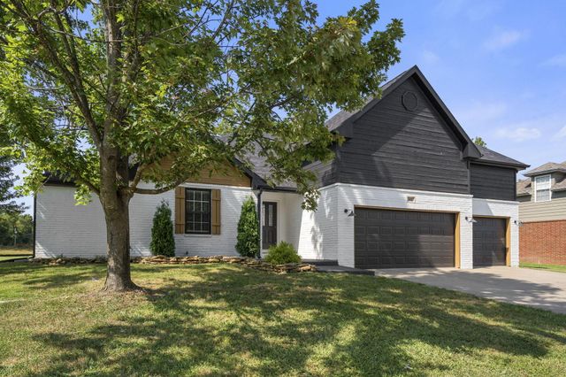 835 E Country Ridge Street, Nixa, MO 65714