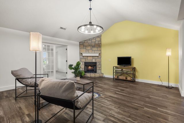 835 E Country Ridge Street, Nixa, MO 65714