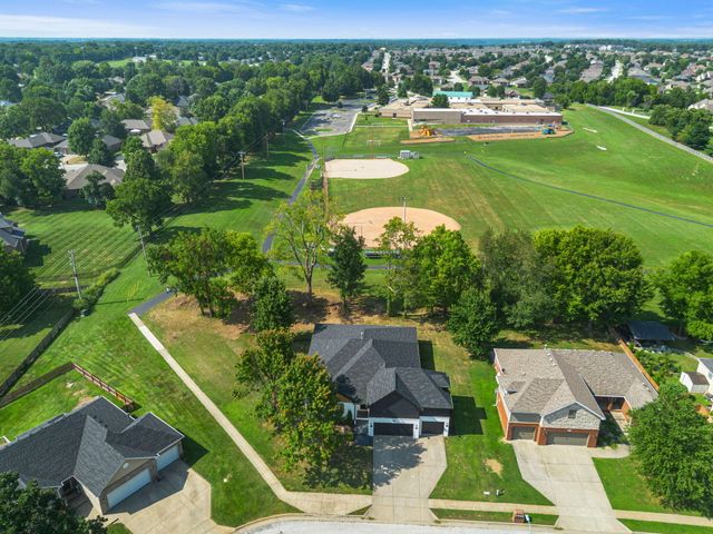 835 E Country Ridge Street, Nixa, MO 65714