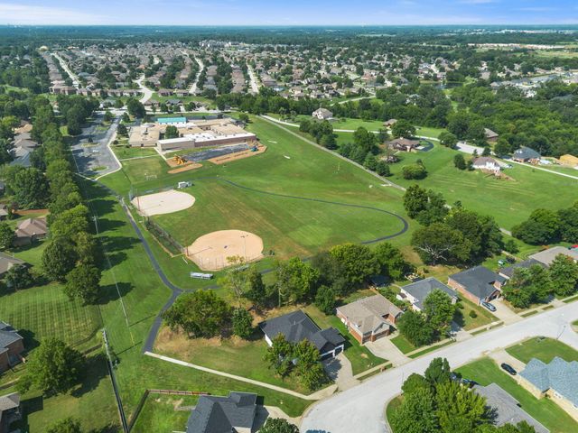 835 E Country Ridge Street, Nixa, MO 65714