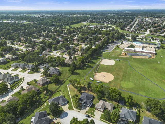 835 E Country Ridge Street, Nixa, MO 65714