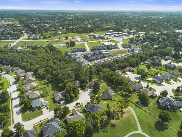 835 E Country Ridge Street, Nixa, MO 65714