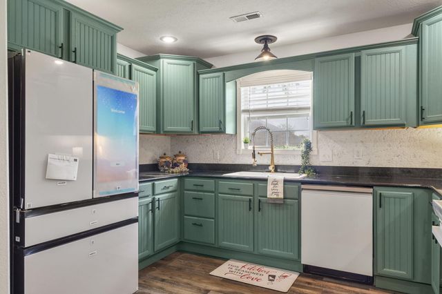 835 E Country Ridge Street, Nixa, MO 65714