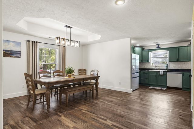 835 E Country Ridge Street, Nixa, MO 65714