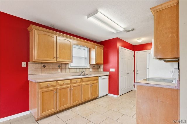 81 Peyton, Moundville, AL 35474