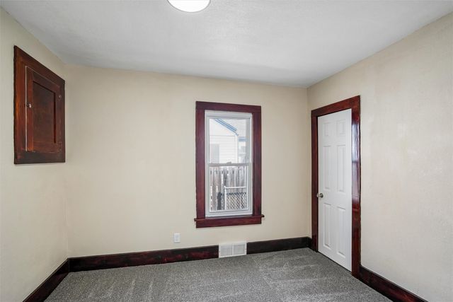 3004 Bowdoin Street, Des Moines, IA 50313