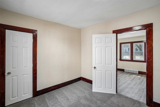 3004 Bowdoin Street, Des Moines, IA 50313