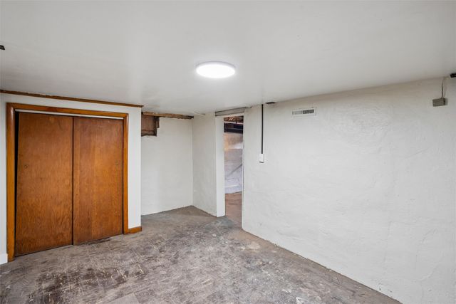 3004 Bowdoin Street, Des Moines, IA 50313