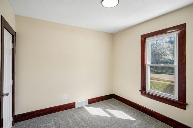 3004 Bowdoin Street, Des Moines, IA 50313