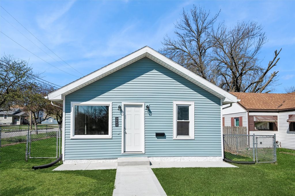 3004 Bowdoin Street, Des Moines, IA 50313