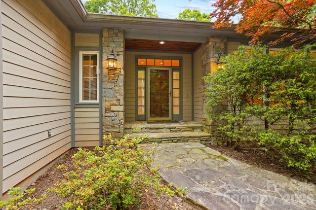 132 Berry Creek Drive, Flat Rock, NC 28731
