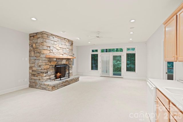 132 Berry Creek Drive, Flat Rock, NC 28731