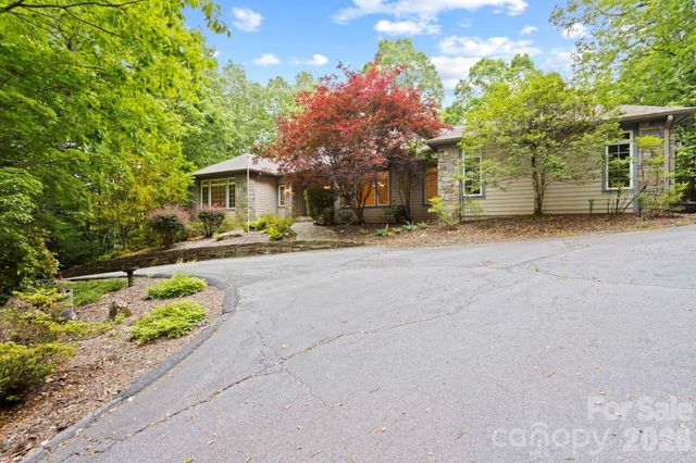 132 Berry Creek Drive, Flat Rock, NC 28731