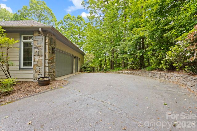 132 Berry Creek Drive, Flat Rock, NC 28731