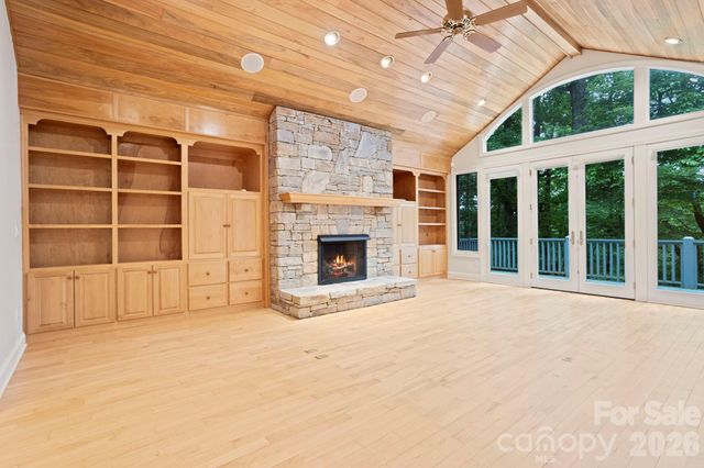 132 Berry Creek Drive, Flat Rock, NC 28731