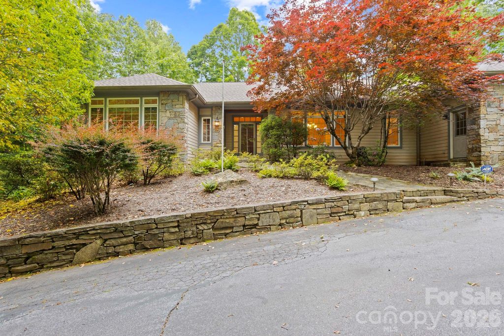 132 Berry Creek Drive, Flat Rock, NC 28731