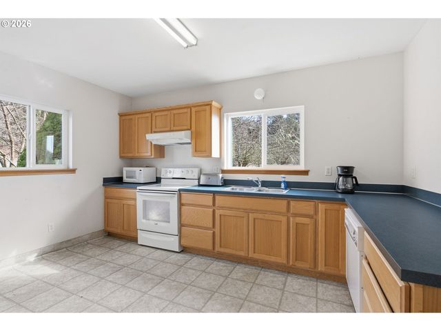 957 W STATE ROUTE 4, Cathlamet, WA 98612