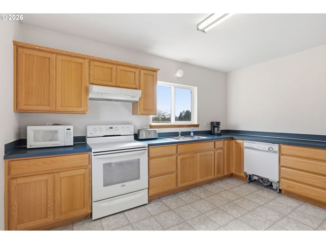 957 W STATE ROUTE 4, Cathlamet, WA 98612