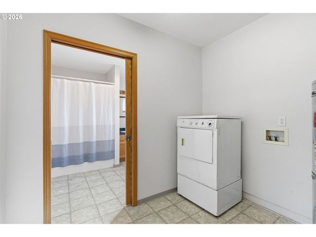 957 W STATE ROUTE 4, Cathlamet, WA 98612