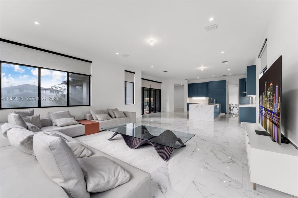 Image 11 of property listing at 4950 SW 158th Ave, Southwest Ranches, FL 33331