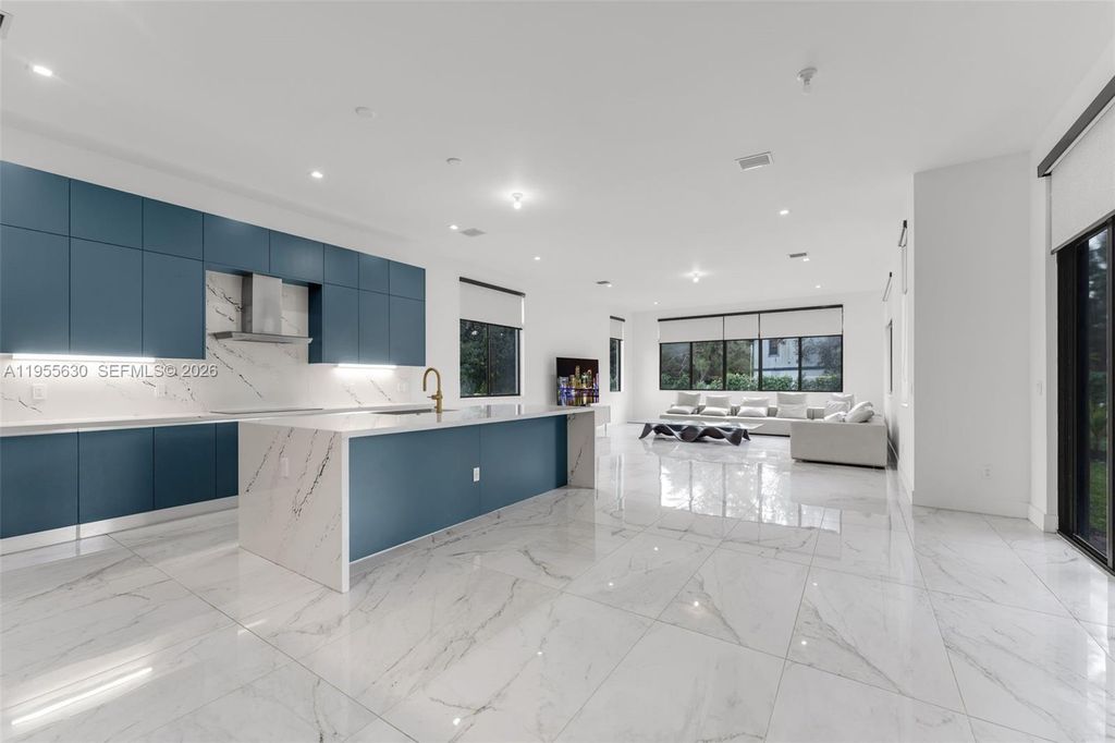 Image 12 of property listing at 4950 SW 158th Ave, Southwest Ranches, FL 33331