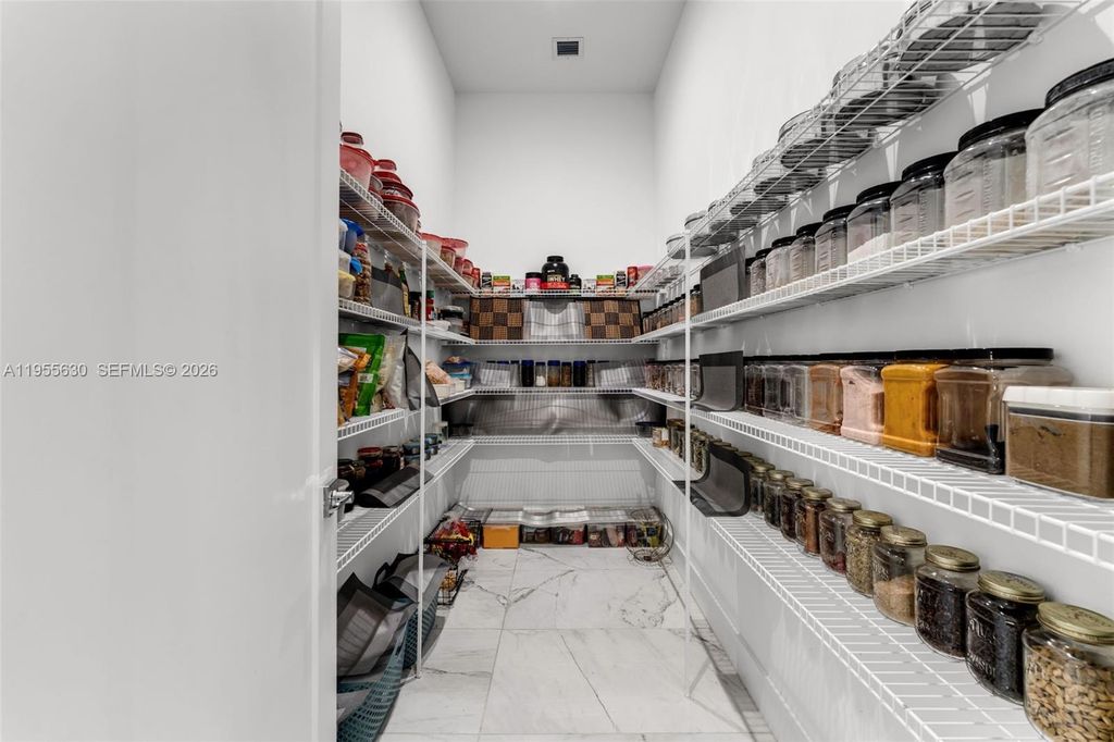 Image 17 of property listing at 4950 SW 158th Ave, Southwest Ranches, FL 33331