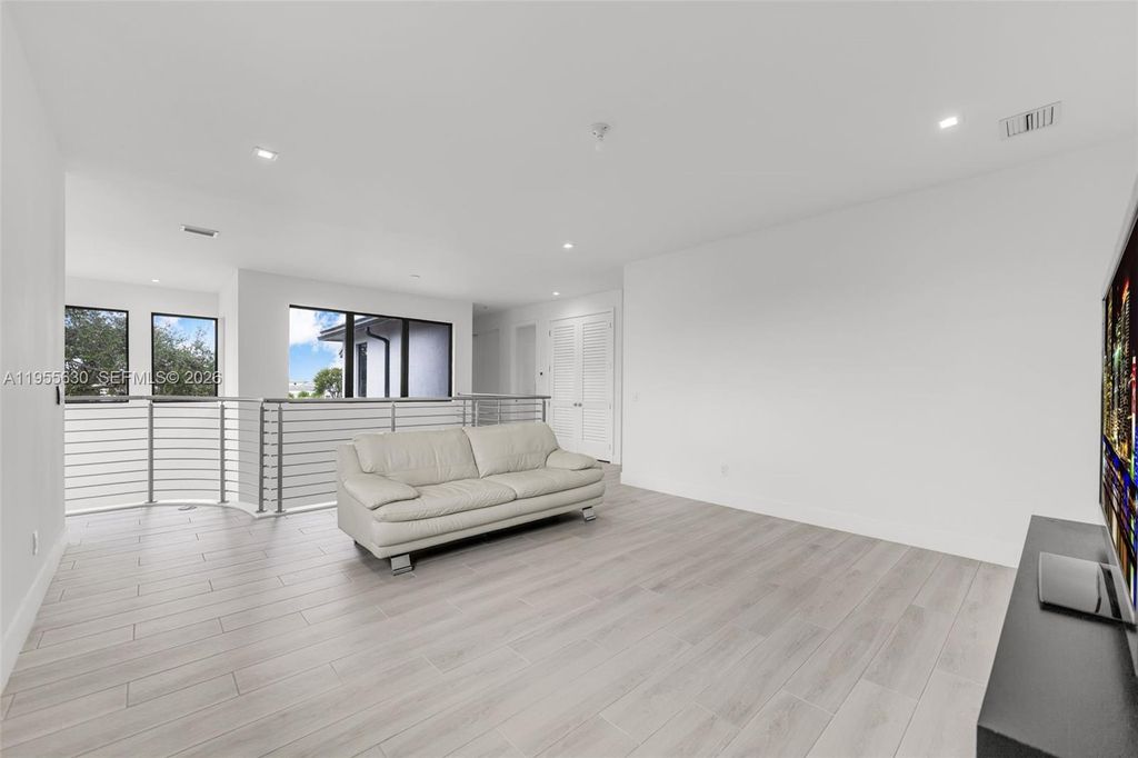 Image 28 of property listing at 4950 SW 158th Ave, Southwest Ranches, FL 33331