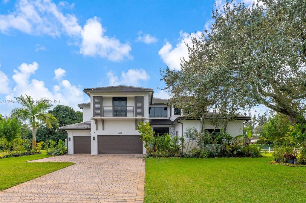 Image 3 of property listing at 4950 SW 158th Ave, Southwest Ranches, FL 33331