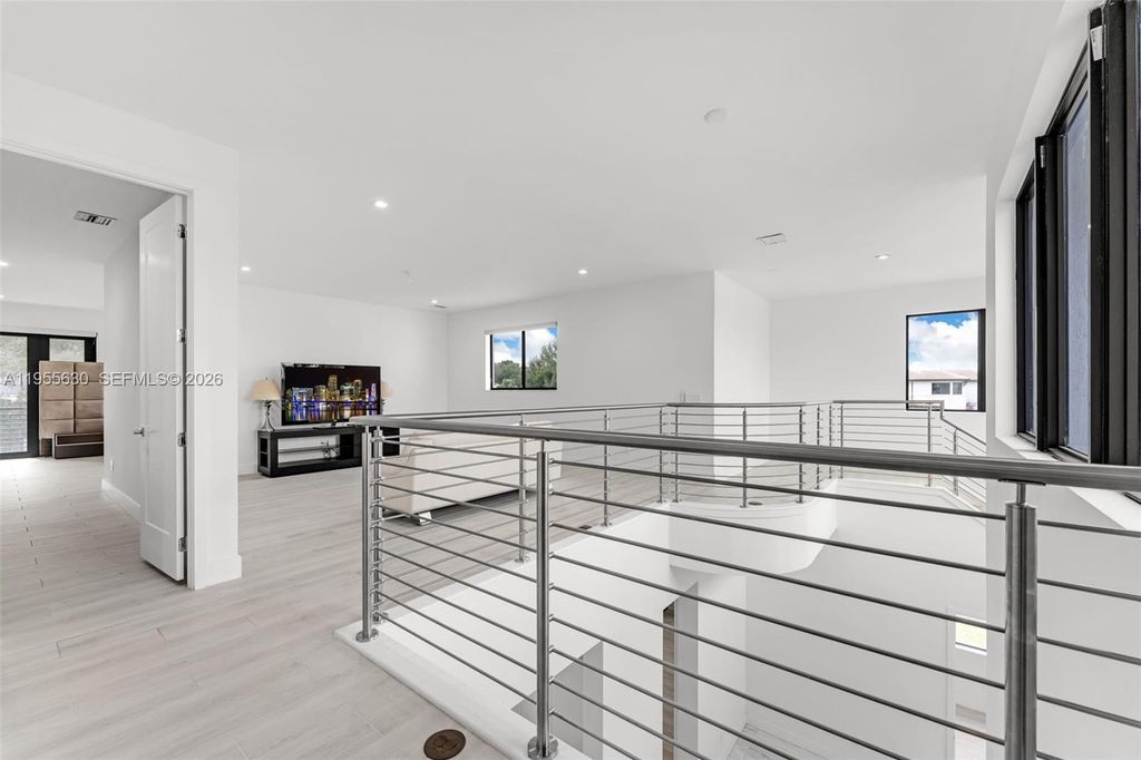 Image 30 of property listing at 4950 SW 158th Ave, Southwest Ranches, FL 33331