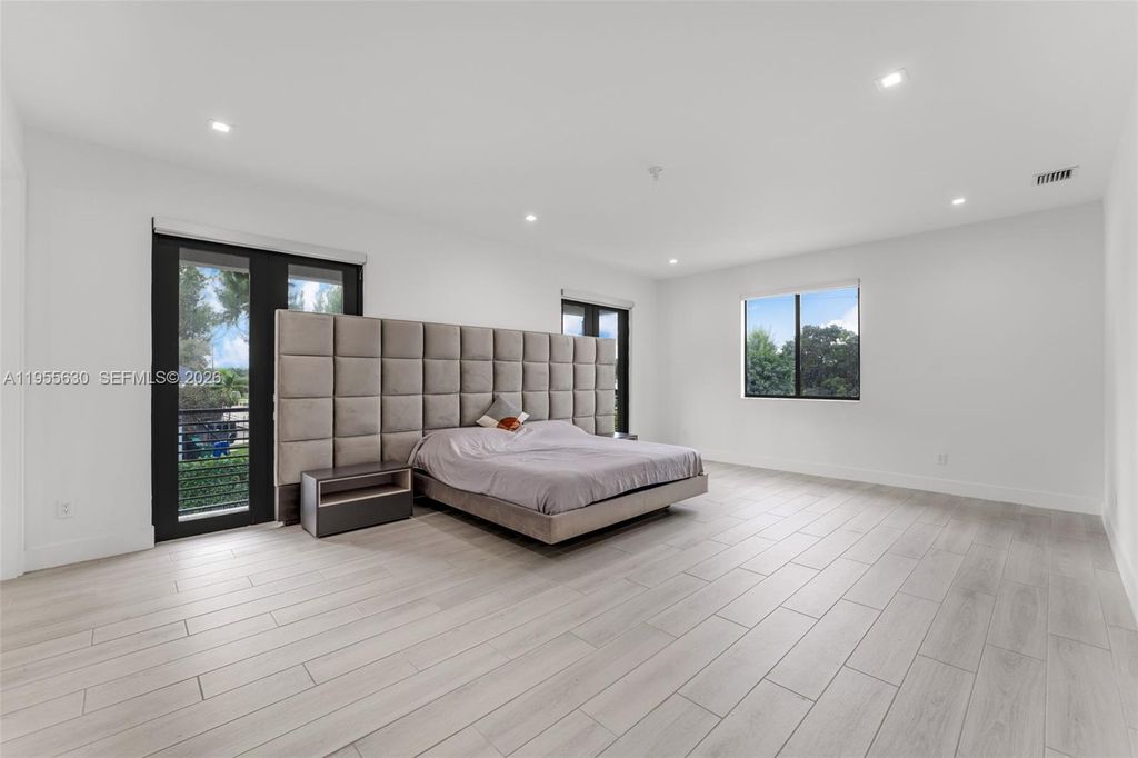 Image 33 of property listing at 4950 SW 158th Ave, Southwest Ranches, FL 33331