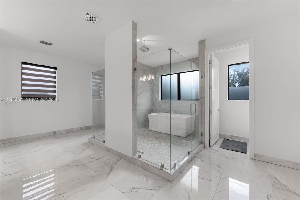 Image 37 of property listing at 4950 SW 158th Ave, Southwest Ranches, FL 33331