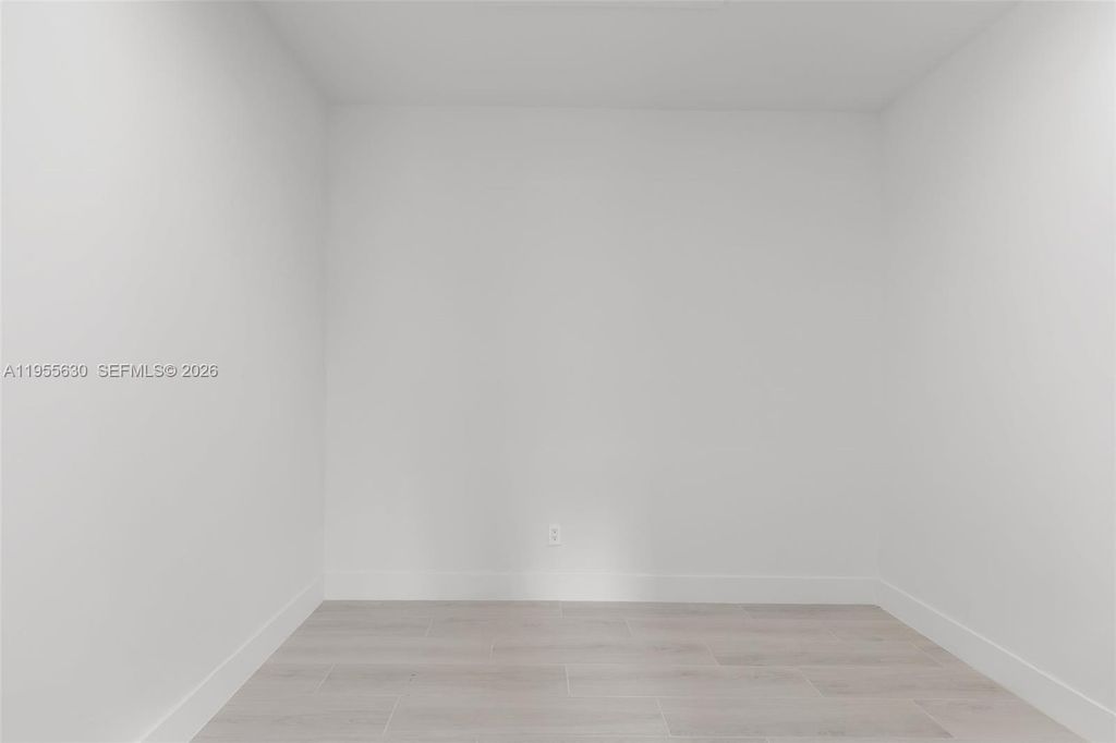 Image 41 of property listing at 4950 SW 158th Ave, Southwest Ranches, FL 33331