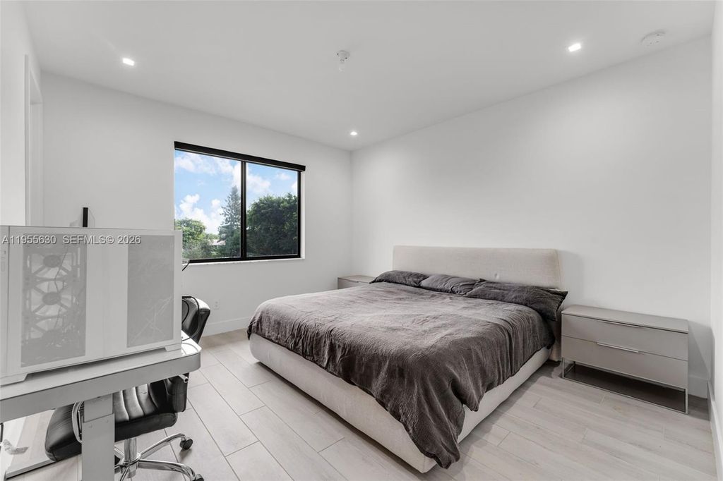 Image 45 of property listing at 4950 SW 158th Ave, Southwest Ranches, FL 33331