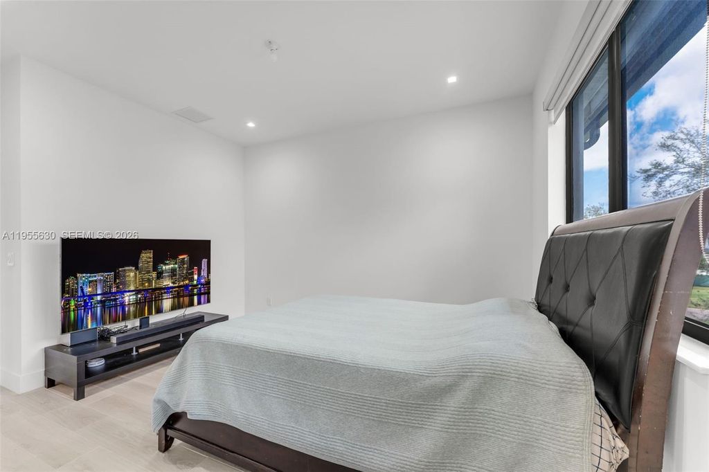 Image 51 of property listing at 4950 SW 158th Ave, Southwest Ranches, FL 33331