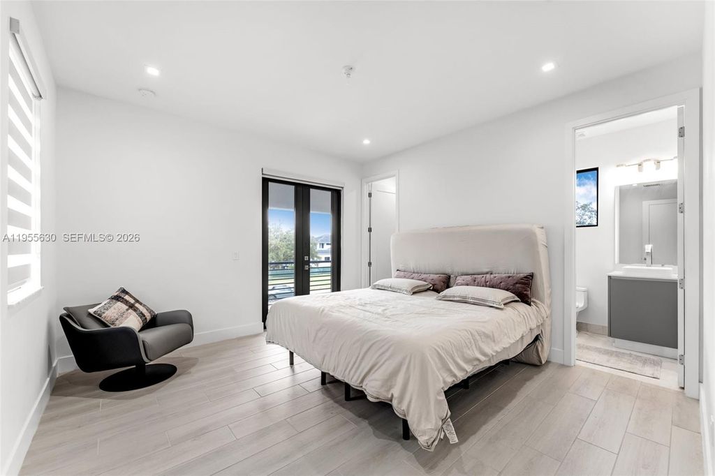 Image 52 of property listing at 4950 SW 158th Ave, Southwest Ranches, FL 33331