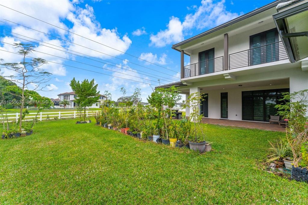 Image 61 of property listing at 4950 SW 158th Ave, Southwest Ranches, FL 33331