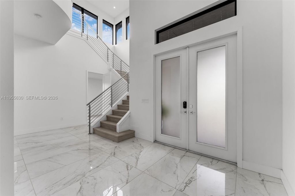 Image 7 of property listing at 4950 SW 158th Ave, Southwest Ranches, FL 33331