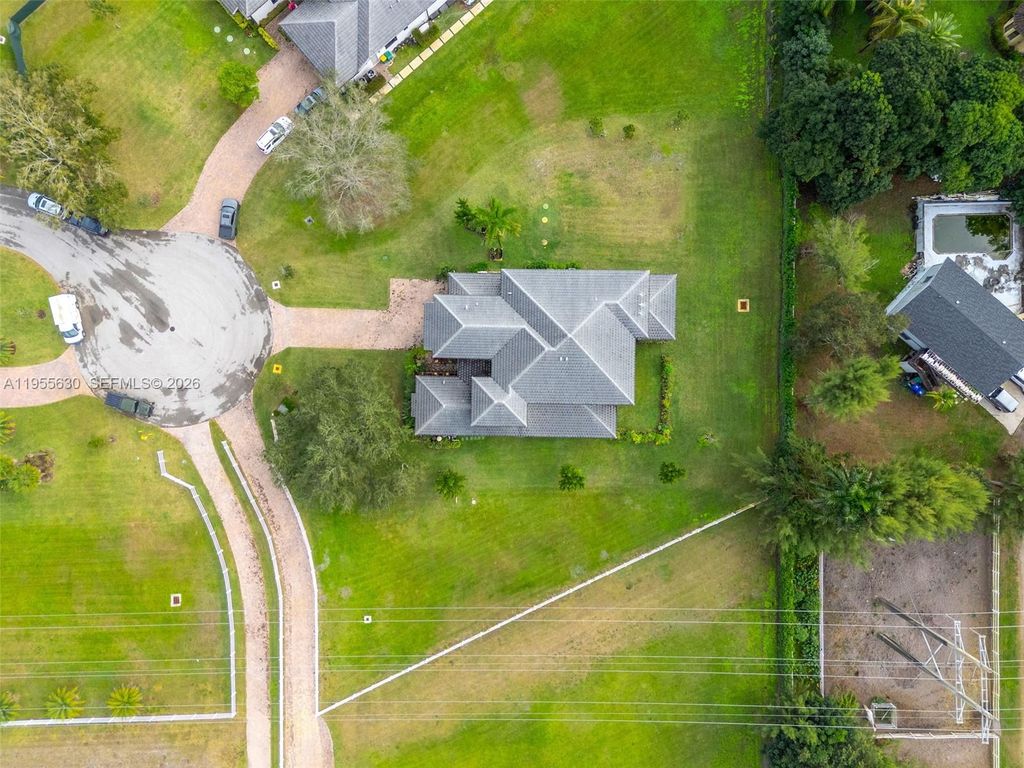 Image 75 of property listing at 4950 SW 158th Ave, Southwest Ranches, FL 33331