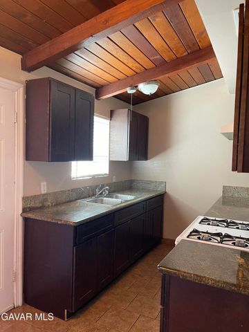 1110 W Avenue P14 Drive, Palmdale, CA 93551